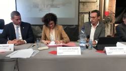 La conseillère d'Etat vaudoise Christelle Luisier Brodard signe la conventon Chablais Agglo 4.